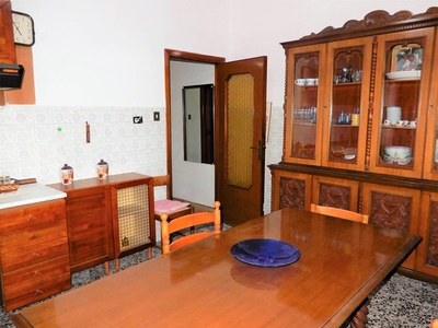 Casa Semi Indipendente in Affitto a Catanzaro, zona Fortuna, 175€, 130 m², arredato