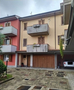 Mansarda in Via PASQUINELLI, Prato, 7 locali, 2 bagni, 176 m²