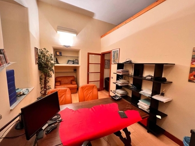 Prestigioso appartamento di 145 m² in vendita Via San Pasquale, Napoli, Campania