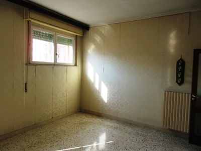 Quadrilocale in Vendita a Avellino, zona Rione Mazzini, 50'000€, 90 m²