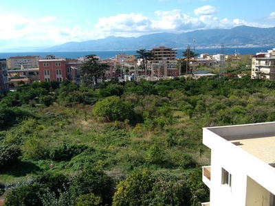 Quadrilocale in Vendita a Reggio Calabria, 105'000€, 140 m²