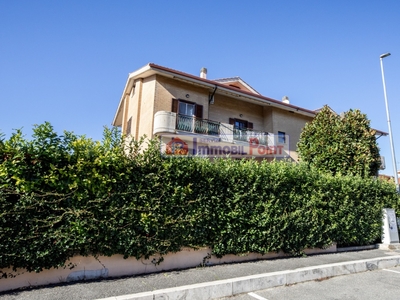 Trilocale in Via delle Quinte, Monte Compatri, 1 bagno, garage, 70 m²