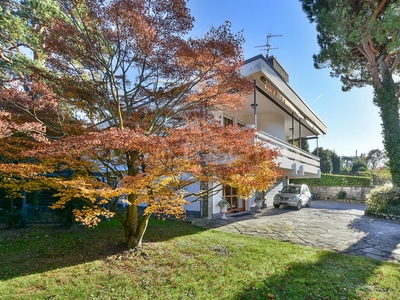 Villa a Lipomo in Via Poggio Belvedere