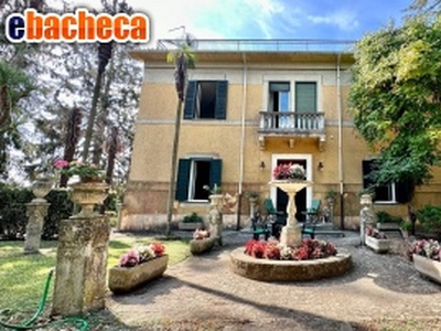 Villa a Manziana di 905..