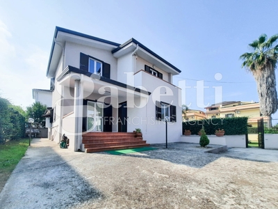 Villa singola in Via LAGO PATRIA 146, Giugliano in Campania, 5 locali