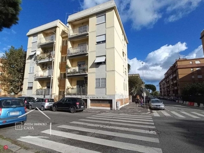Appartamento in Vendita in Via Capo Palinuro 27 a Roma