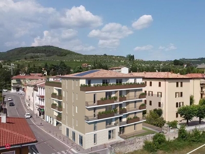 Appartamento in Vendita in Via Fabbricato Scolastico a Verona