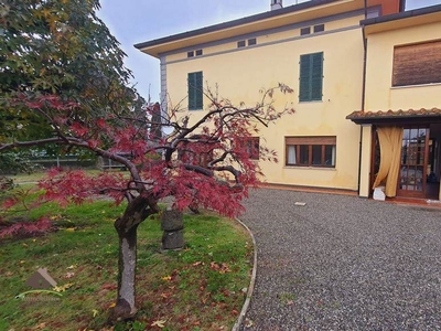Appartamento indipendente in vendita a Lucca Ponte a Moriano