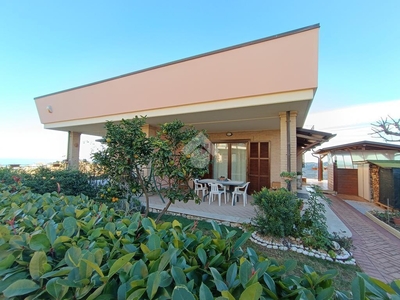 Casa indipendente in vendita a Pineto