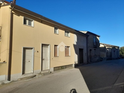 Casa indipendente in vendita a San Leucio Del Sannio