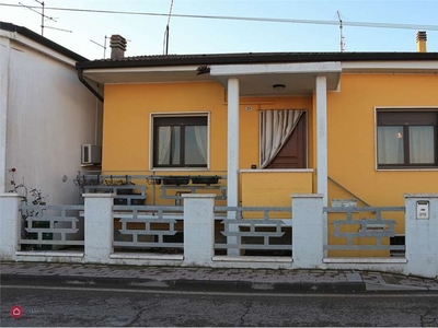 Villa in Vendita in a Zevio