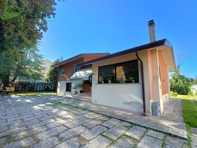 Casa indipendente in Via oberdan, Mogliano Veneto, 7 locali, 2 bagni