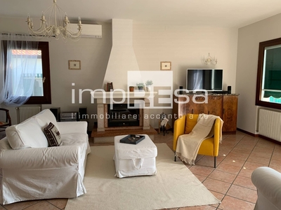 Casa indipendente in Via principe, Roncade, 5 locali, 2 bagni, con box