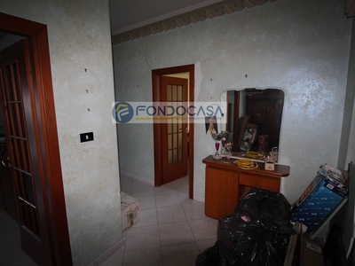 Quadrilocale in Vendita a Catania, zona Via Palermo - Nesima, 70'000€, 80 m²