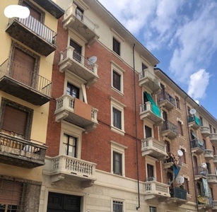 Quadrilocale in Via Ozegna 17, Torino, 2 bagni, 77 m², ascensore