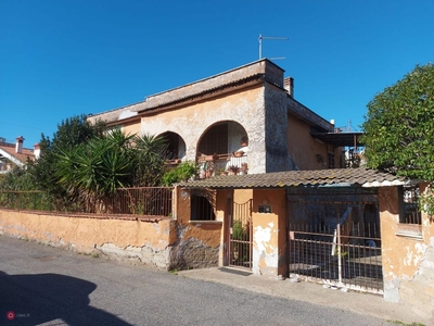 Stabile/Palazzo da ristrutturare a Roma