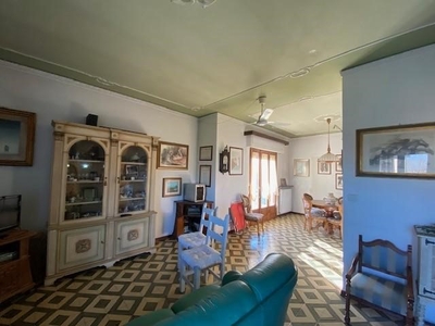 Villa in Vendita a Lucca, zona San Cassiano a Vico, 490'000€, 280 m², arredato, con Box