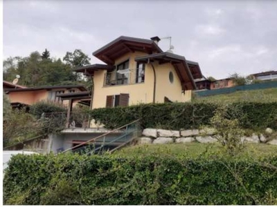 Villa in Via Marino 31, Laveno-Mombello, 8 locali, 3 bagni, garage