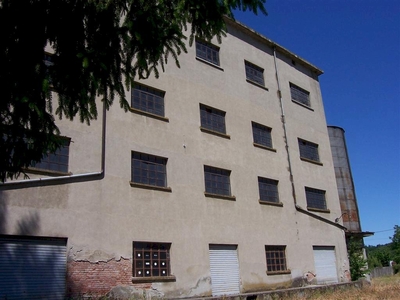 Bruno, nel Monferrato, edificio già adibito a mulino adatto come magazzino per attività o residenziale