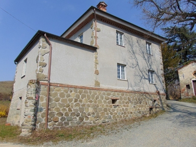 Cassinelle, cascina con più corpi di fabbrica e 10.000 mq di terreno