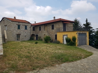 Roccaverano – San Giorgio Scarampi, suggestiva casa in pietra ideale per attività ricettiva o B&B