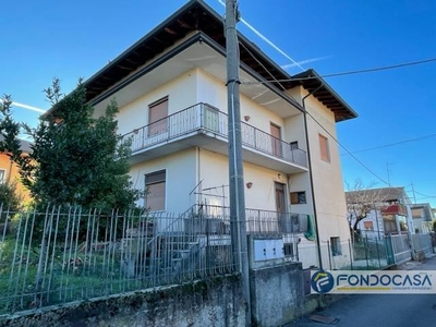 Villa con box doppio a Adro