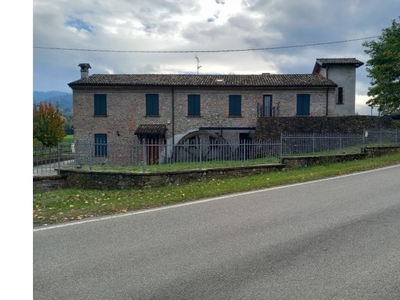 Rustico/Casale in vendita a Castell'Arquato, Frazione Vigolo Marchese, Strada Comunale Montagnano 36