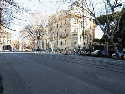Appartamento in Affitto a Roma, zona Parioli, 4'750€, 310 m²