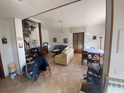 Appartamento in Affitto in Via Camaiora a Santo Stefano di Magra