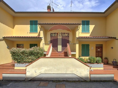 Appartamento in Vendita a Arezzo, zona Battifolle-Ruscello-Poggiola, 335'000€, 270 m²