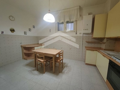 Appartamento in Vendita a Campobasso, zona Semicentro, 50'000€, 85 m²