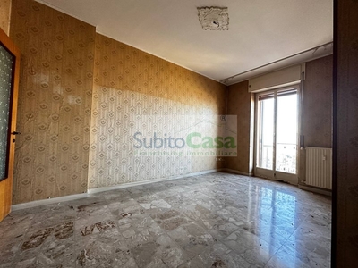 Appartamento in Vendita a Chieti, zona Chieti Centro, 40'000€, 87 m²