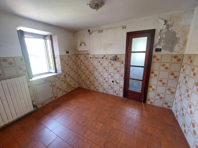 Appartamento in Vendita a Genova, 45'000€, 65 m²