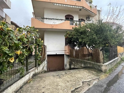 Appartamento in vendita a Giardini-naxos Messina Giardini