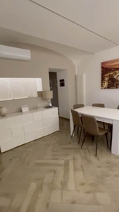 Appartamento in vendita a Napoli Chiaia