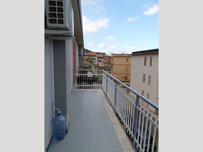 Appartamento in Vendita a Palermo, zona CRUILLAS, 90'000€, 140 m²