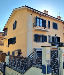 Appartamento in vendita a Roma Valle Muricana