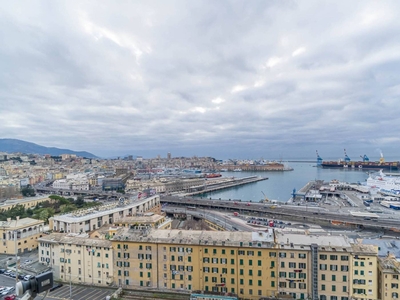 Appartamento piano alto con terrazzino vista mare