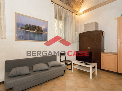 Bilocale in Vendita a Bergamo, zona Centrale, 120'000€, 52 m²