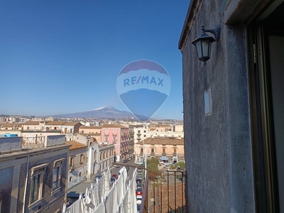 Bilocale in Vendita a Catania, zona Via Etnea - via Umberto, 80'000€, 62 m²