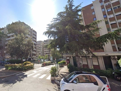 Bilocale in Vendita a Roma, zona Colli Aniene, 200'000€, 65 m²