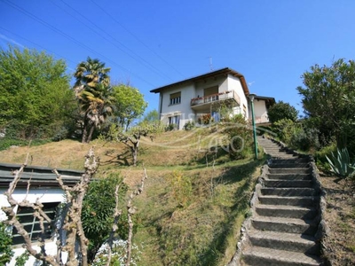 Casa Bi - Trifamiliare in Vendita a Como Monte Olimpino