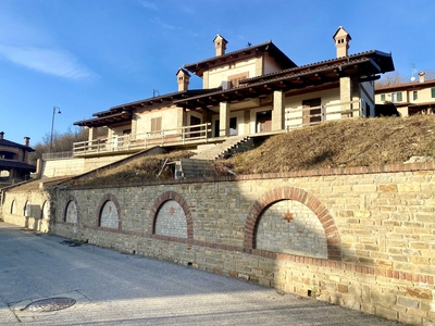 Casa indipendente in Vendita a Dogliani Via Torino