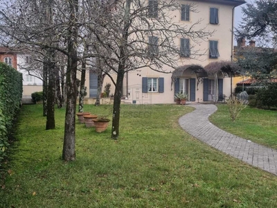 Casale in Vendita a Lucca, 500'000€, 350 m²