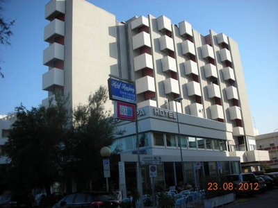 Hotel in Vendita a Senigallia Lungo mare di Levante