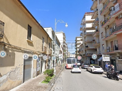 Immobile commerciale in Affitto a Salerno, zona MERCATELLO, 550€, 35 m²