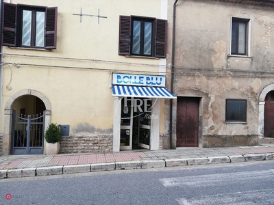 Negozio/Locale commerciale in Affitto in Corso dei Bruzi Donnici 87 a Cosenza