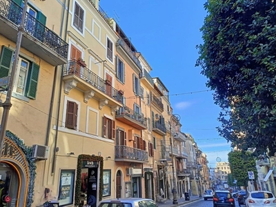 Negozio/Locale commerciale in Affitto in Corso Trieste 66 a Marino