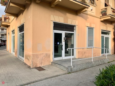 Negozio/Locale commerciale in Affitto in Piazza Umberto I a Carasco