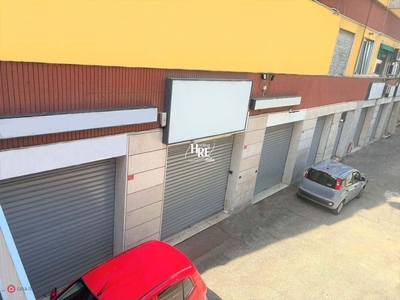 Negozio/Locale commerciale in Affitto in Via Adolfo Quintieri a Cosenza